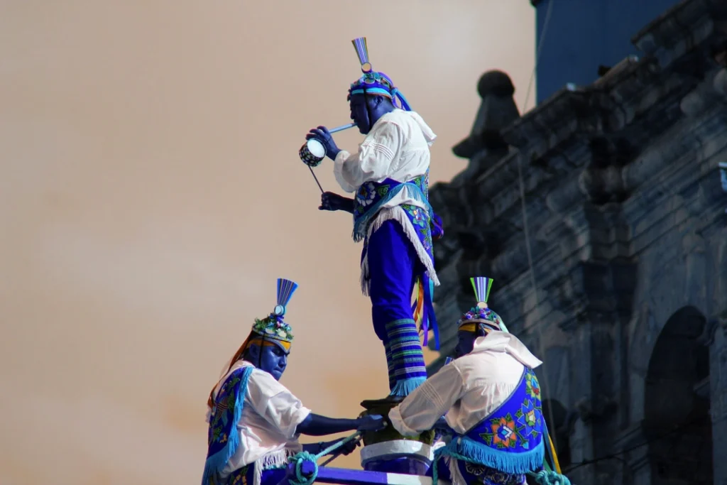 Voladores de papantla nocturno.